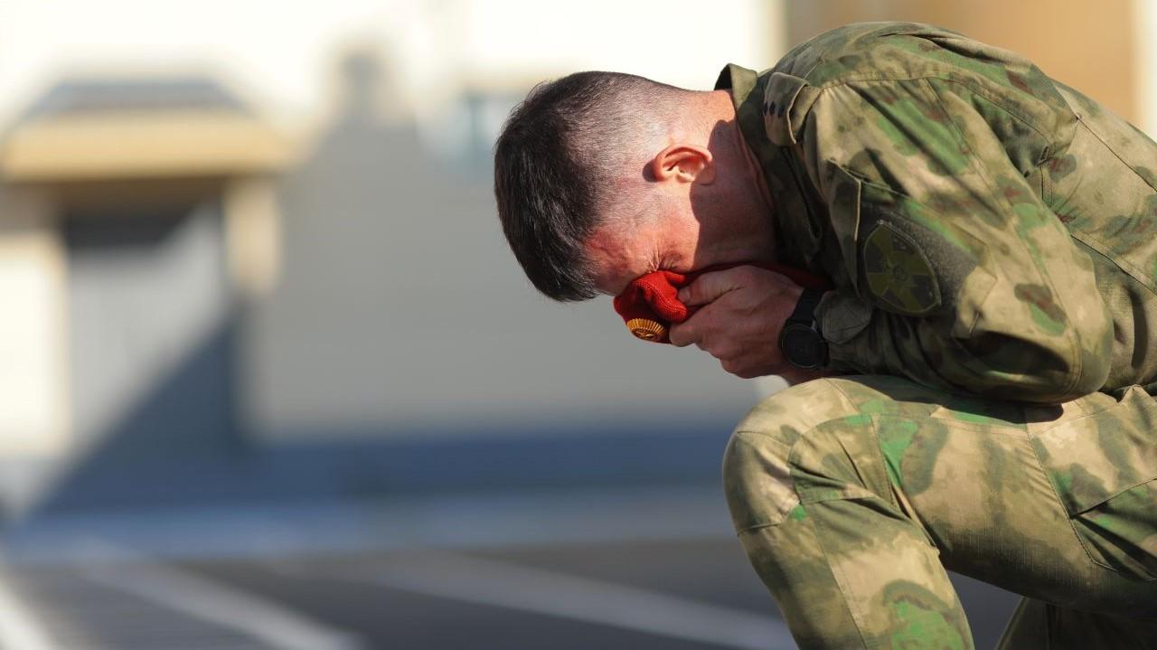 Двое военнослужащих из Мурманской области удостоены краповых беретов Росгвардии